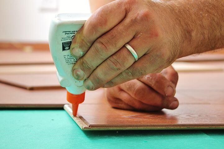 steps on applying wood glue